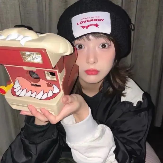 闺蜜疯上路封面