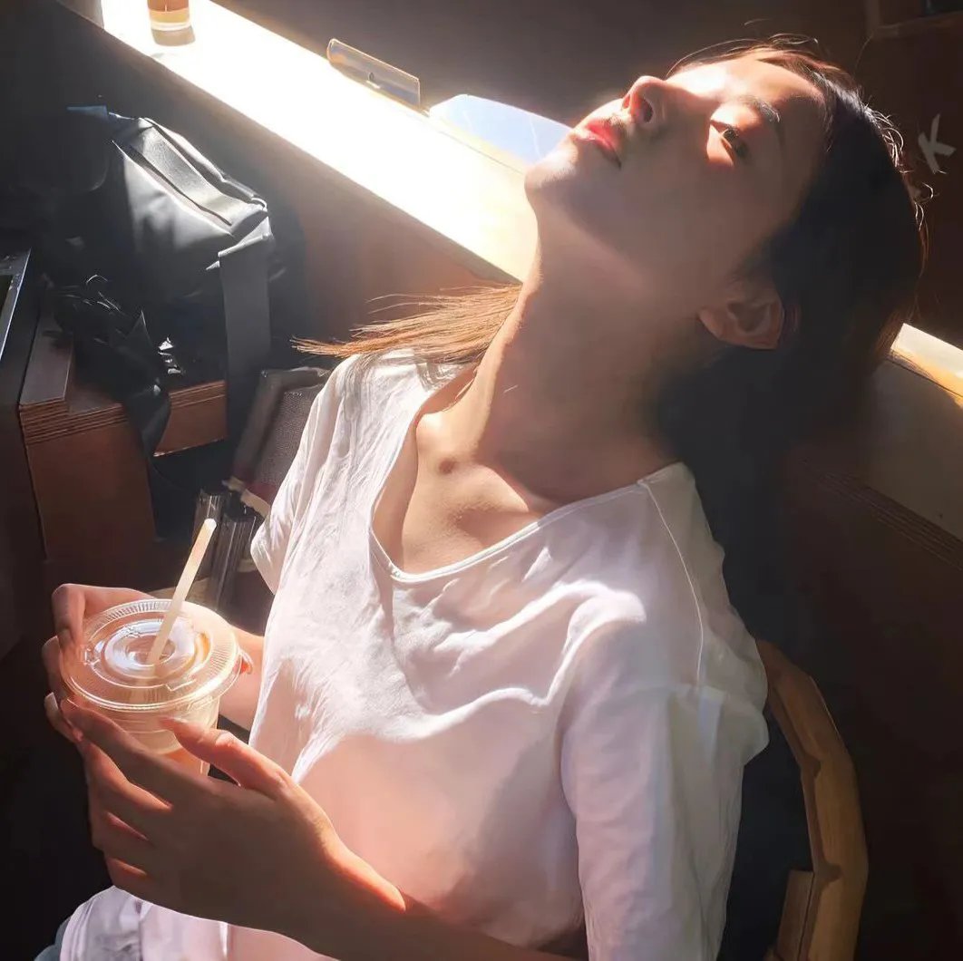 神秘女房东封面